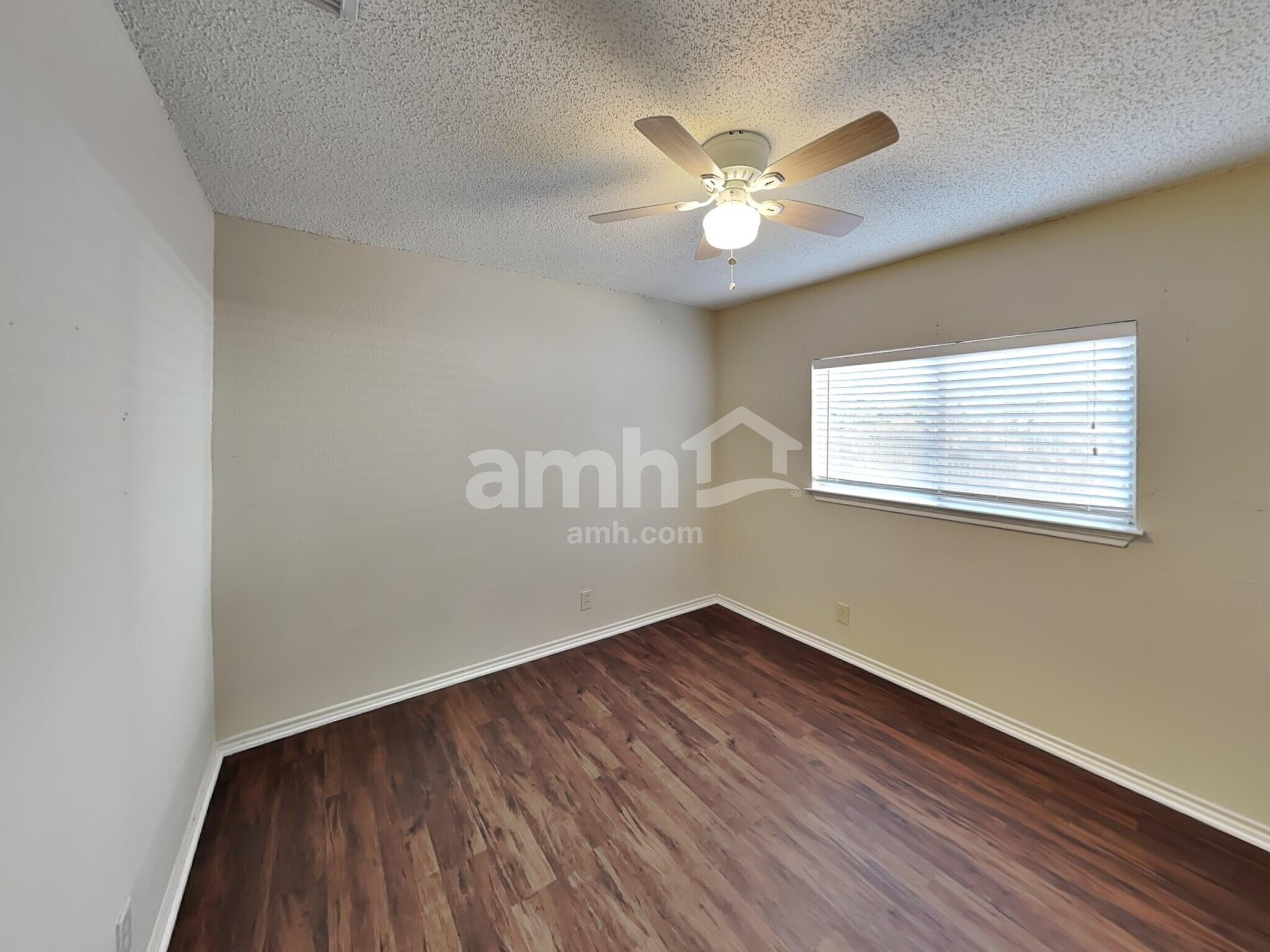 Building Photo - 9307 Sunlit Pt