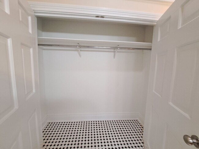 Building Photo - 3216 Bienville St