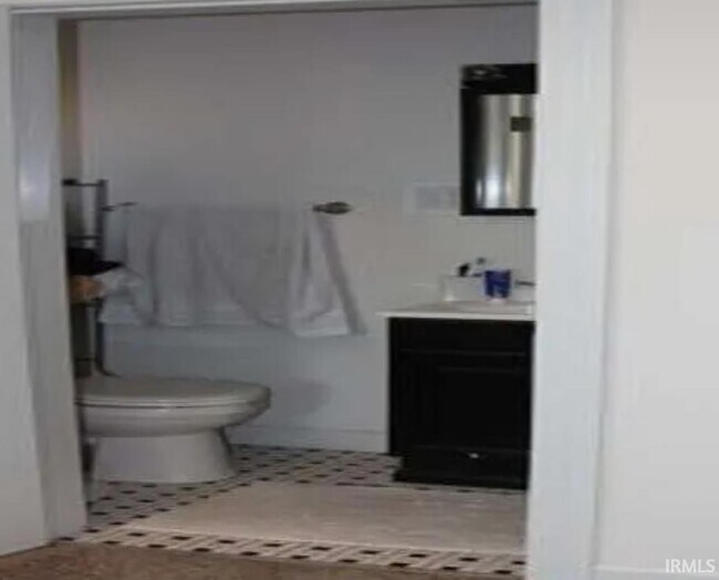 Building Photo - 303 S Washington St