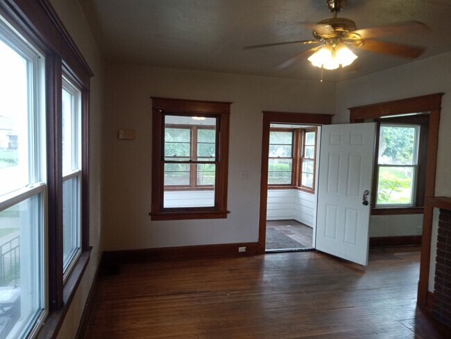 Building Photo - 1525 Kelsey Ave