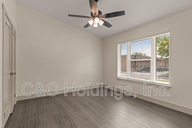 Building Photo - 4541 E 32nd Pl