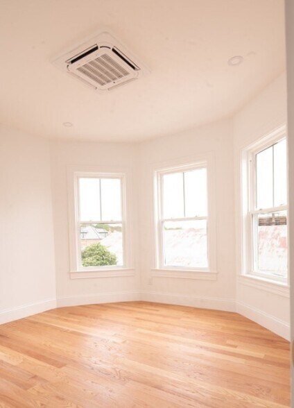 Building Photo - 8 Brookside Ave