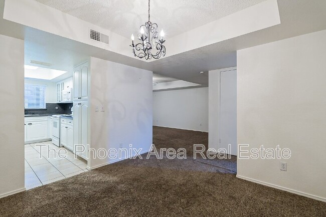 Building Photo - 2232 W Lindner Ave