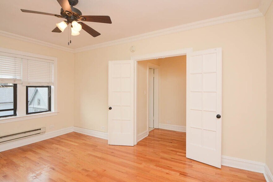 Building Photo - 4740 N Hermitage Ave