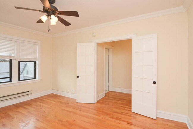 Building Photo - 4742 N Hermitage Ave