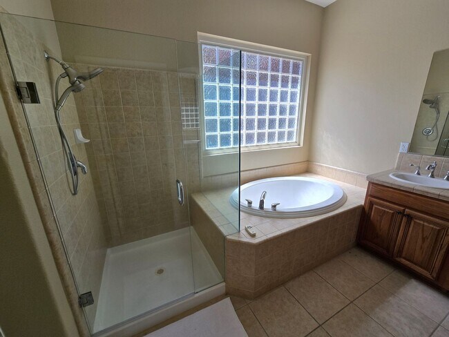 Building Photo - COMING SOON: Spacious Modern Home in Spanish Springs