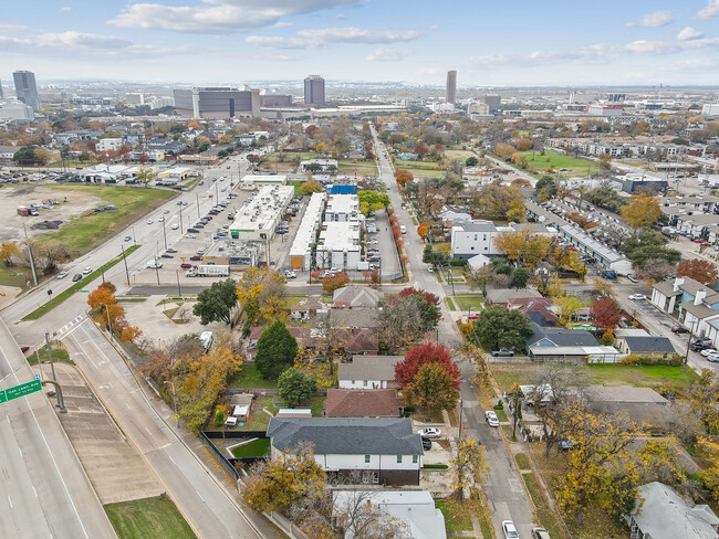 Building Photo - 2724 Hondo Ave