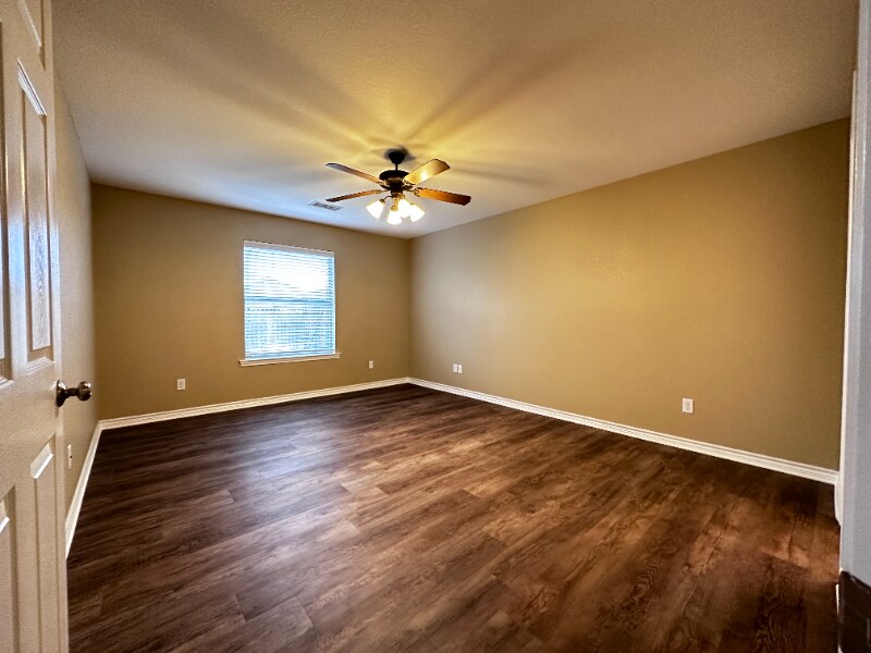 Building Photo - 5109 Graceland Dr