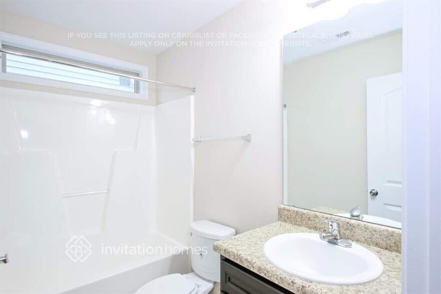 Building Photo - 127 Verrazano Pl