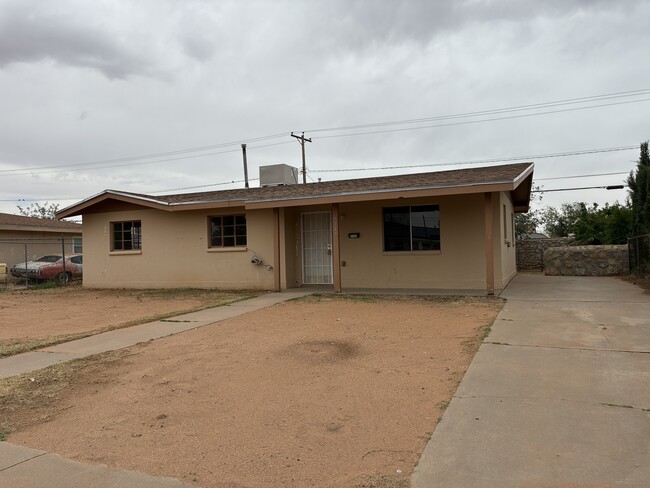 Building Photo - 5140 Tropicana Ave