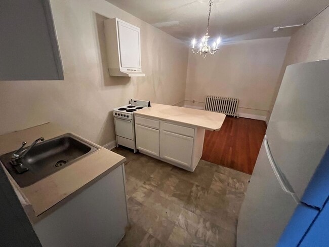 Building Photo - 192 Lark St