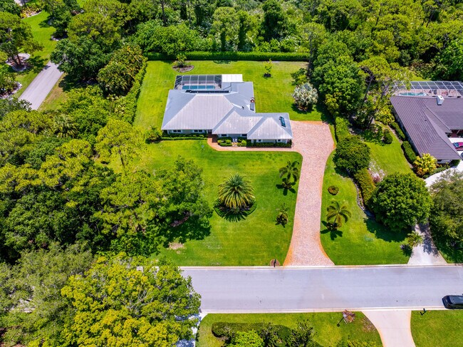 Building Photo - 7903 Plantation Lakes Dr