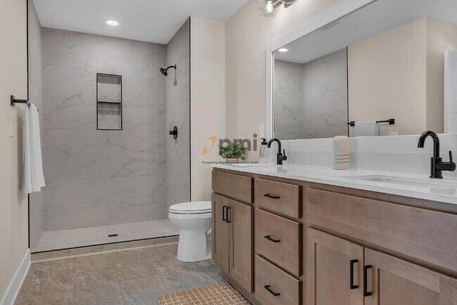 Building Photo - 1962 Park St