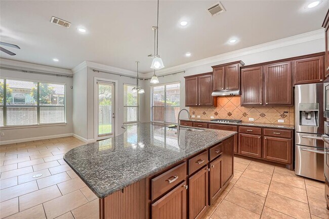 Building Photo - 4006 Gloucester Dr