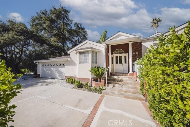 Building Photo - 2255 E Chevy Chase Dr