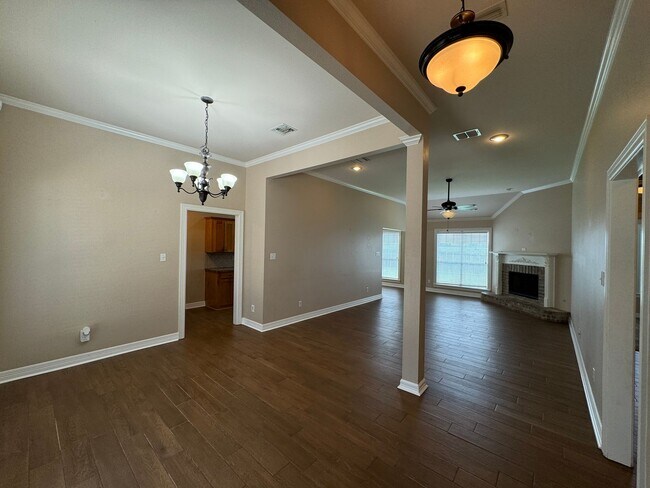 Building Photo - 1002 Creole Dr