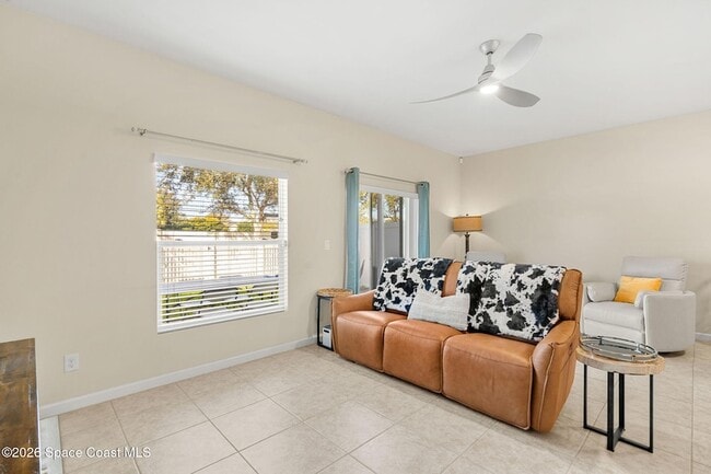 Building Photo - 2545 Revolution St