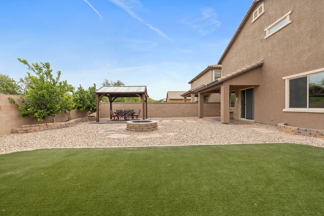 Building Photo - 11904 W Farmall Dr