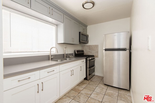 Building Photo - 2134 Cloverdale Ave