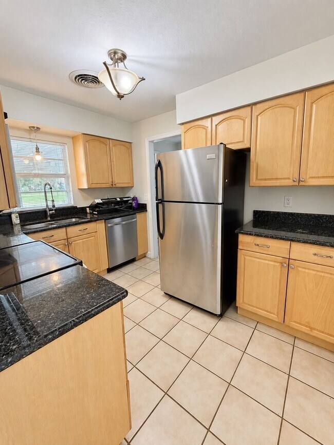 Building Photo - 401 Balfour Dr