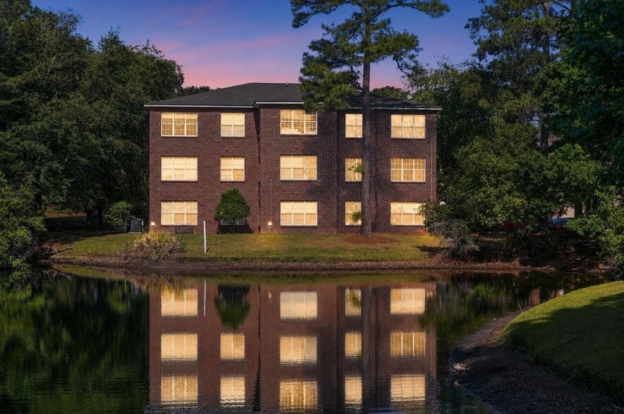 Building Photo - 4246 Villas Dr