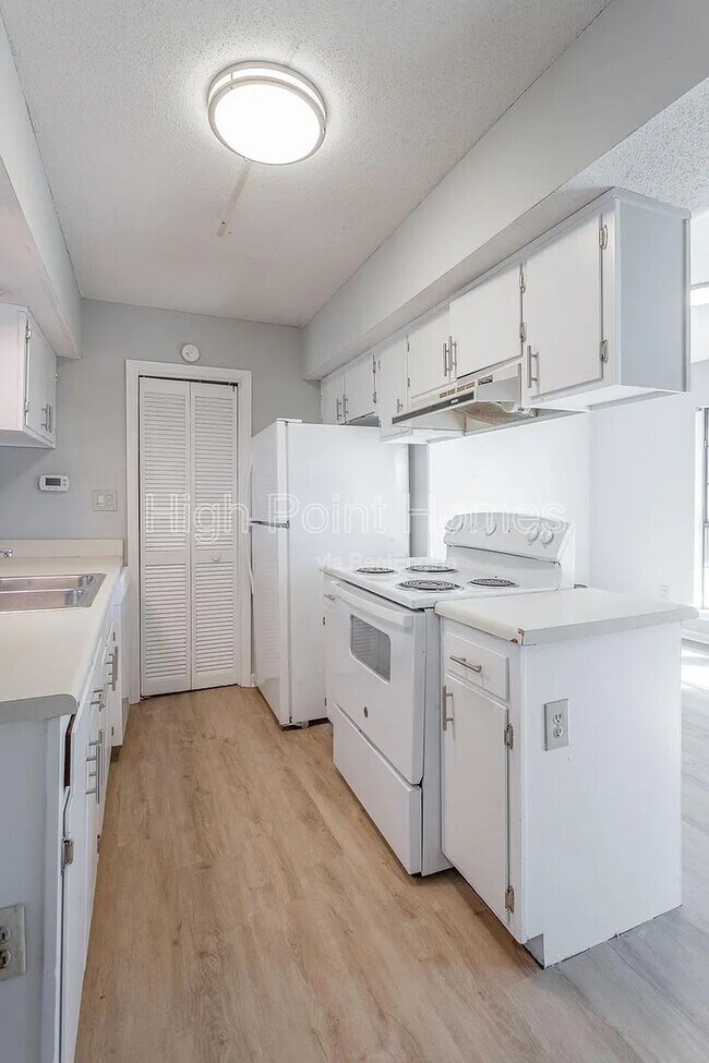 Building Photo - 3620 Idlewild Cir