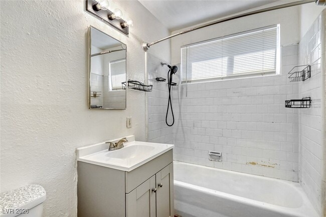 Building Photo - 214 George Pl