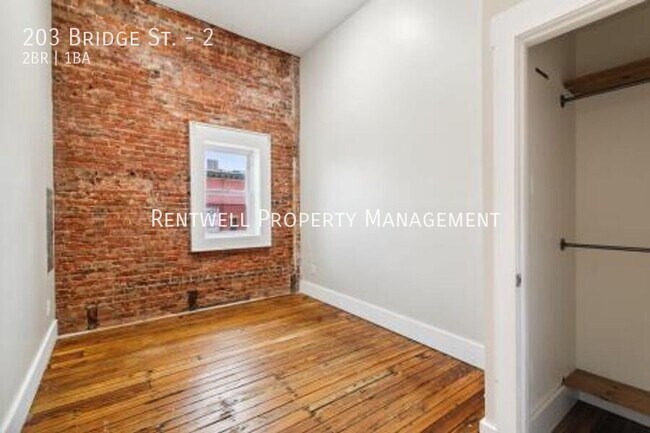 Building Photo - 203 Bridge St