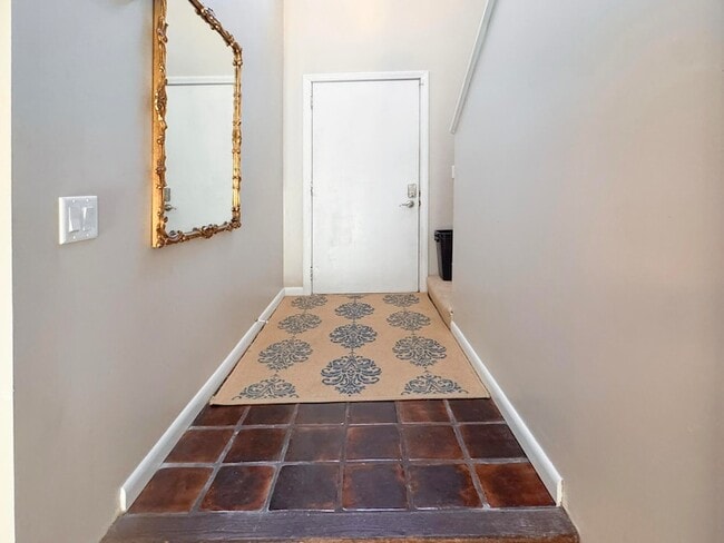 Building Photo - 225 SW Meadows