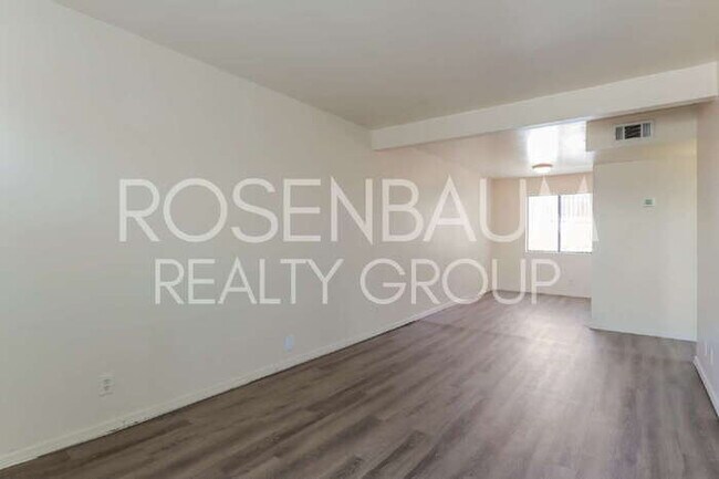 Building Photo - 455 W Kelso St