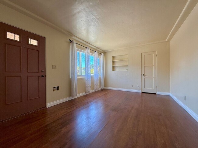 Building Photo - MOVE IN NOW! Cozy Two Bedroom! Shared Outdoor Space!