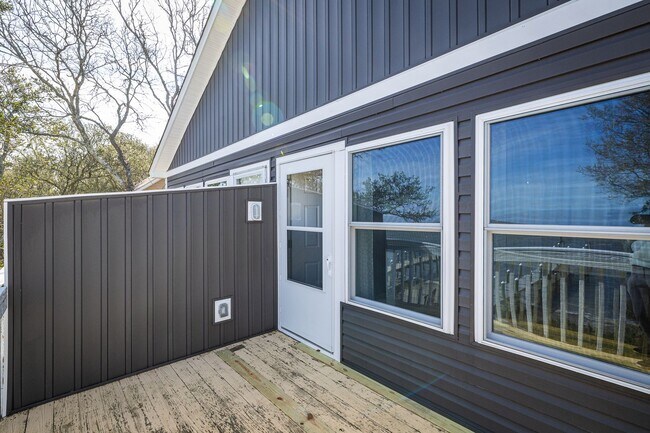 Building Photo - 219 Patane