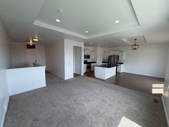 Building Photo - 8285 Lakeshore Dr