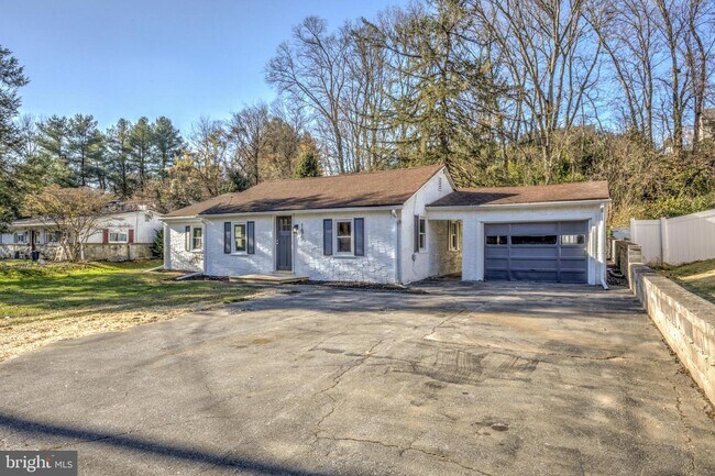 Building Photo - 1675 Wabank Rd