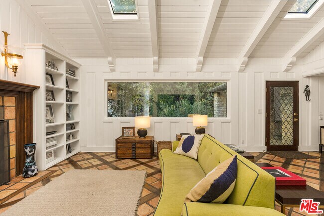 Building Photo - 4880 Queen Florence Ln