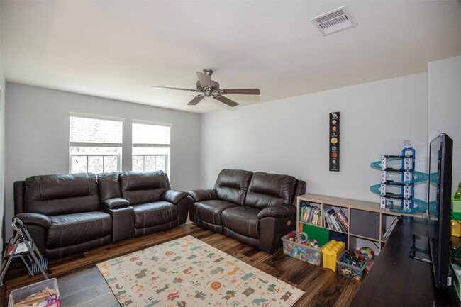 Building Photo - 2110 Stonehollow Ct