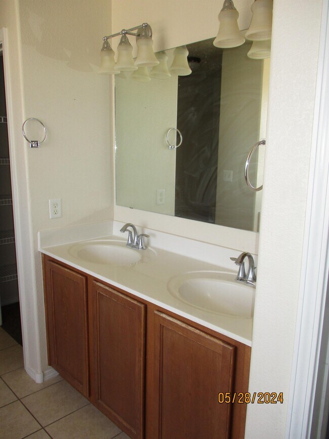 Building Photo - 2432 Violeta Cir SE