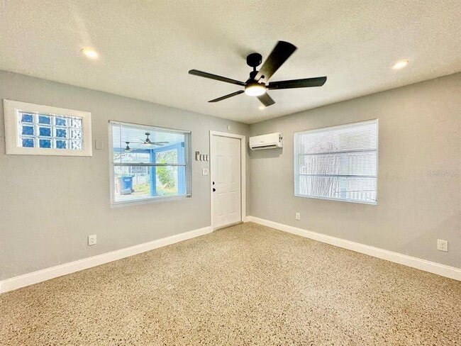 Building Photo - 13337 1st St E