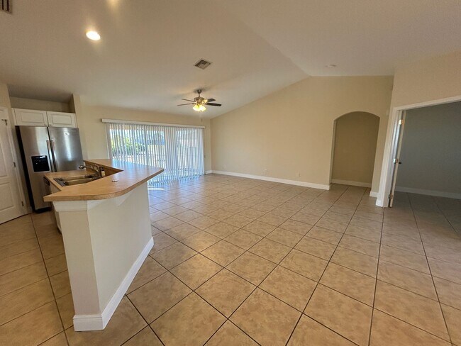 Building Photo - 1900 Kismet Pkwy W