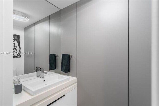 Building Photo - 90 SW 3rd St