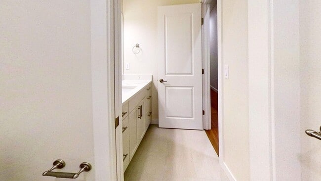 Building Photo - Contemporary 4 Bedroom Oasis on Quiet Dead-End Street!