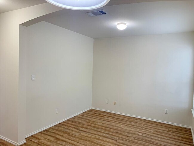 Building Photo - 719 Decker Dr