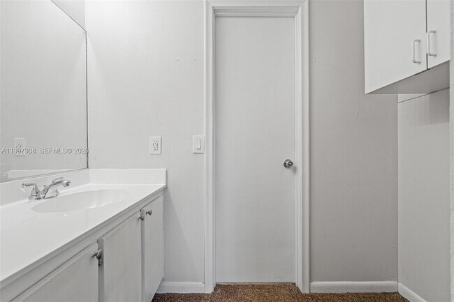 Building Photo - 319 NW 109th Ave