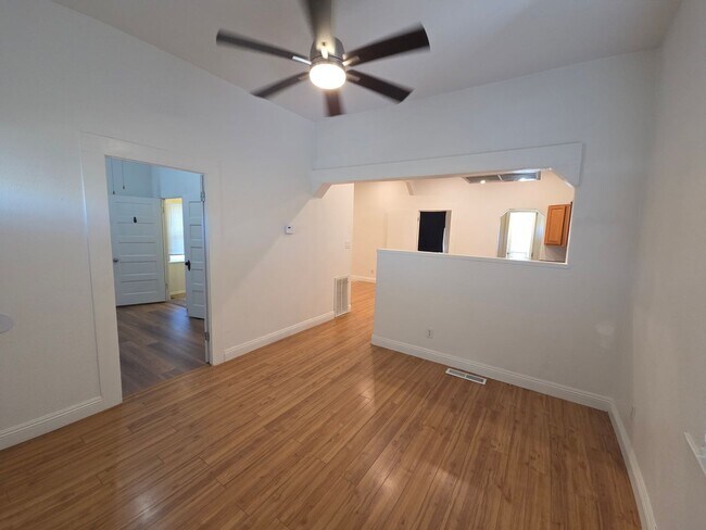 Building Photo - Beautiful 2 bedroom home with large detatched garage