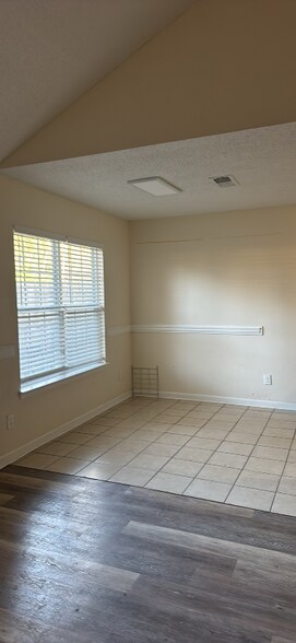 Building Photo - 7337 Leghorn St