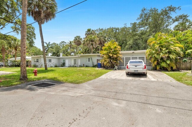 Building Photo - 1548 SW 23rd St