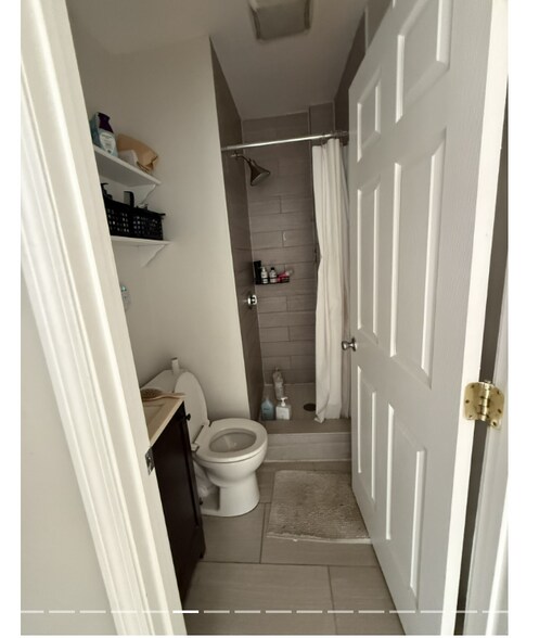 Building Photo - 220 Hanover St