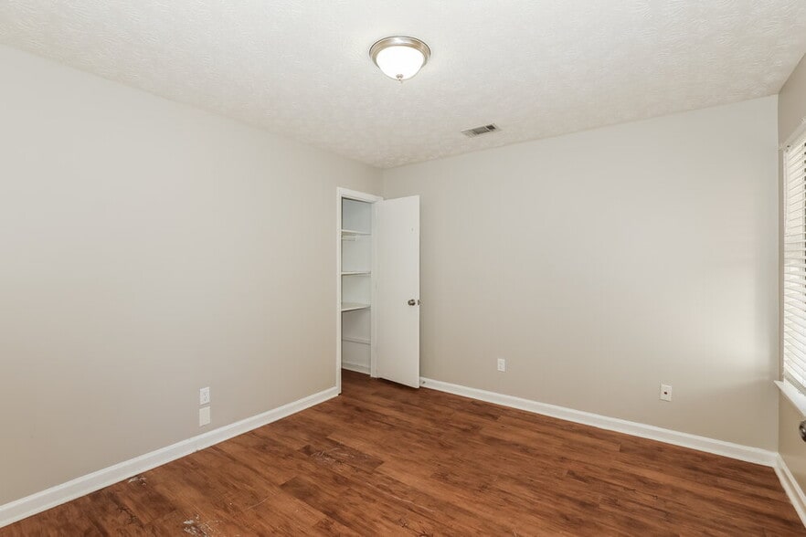 Building Photo - 10897 Morning Dove Dr