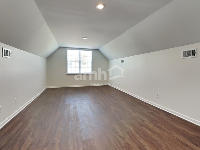 Building Photo - 4702 Ridgefall Rd