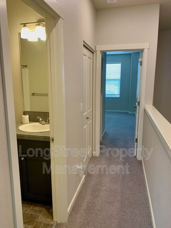 Building Photo - 11457 SW Mont Blanc St